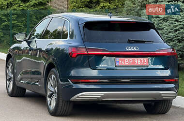 Внедорожник / Кроссовер Audi e-tron 2021 в 