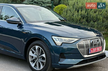 Внедорожник / Кроссовер Audi e-tron 2021 в 