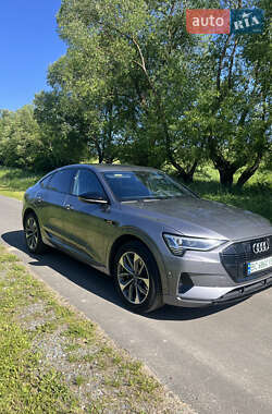 Внедорожник / Кроссовер Audi e-tron 2020 в 