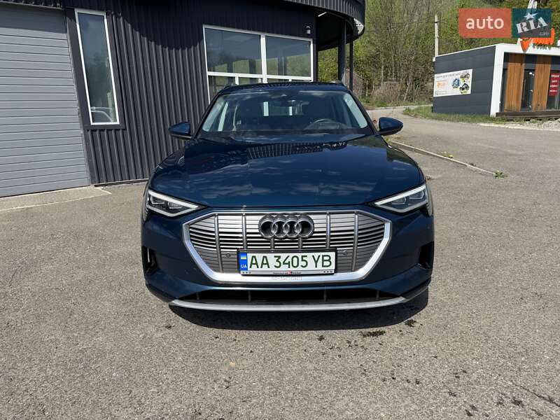 Внедорожник / Кроссовер Audi e-tron 2020 в 