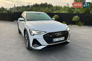 Позашляховик / Кросовер Audi e-tron 2021 в 