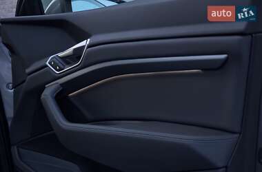 Позашляховик / Кросовер Audi e-tron 2020 в 