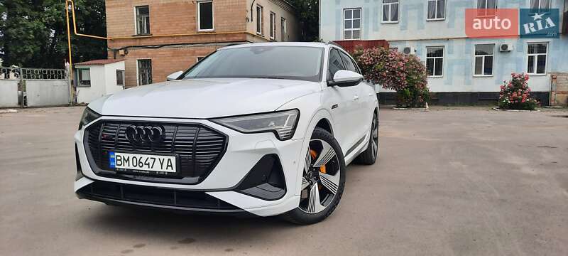 Внедорожник / Кроссовер Audi e-tron 2020 в 