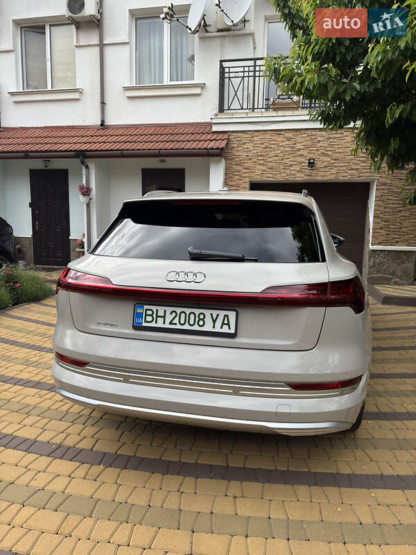 Позашляховик / Кросовер Audi e-tron 2019 в Одесі