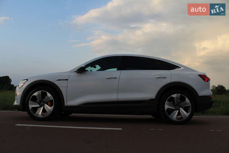 Внедорожник / Кроссовер Audi e-tron 2021 в Киеве