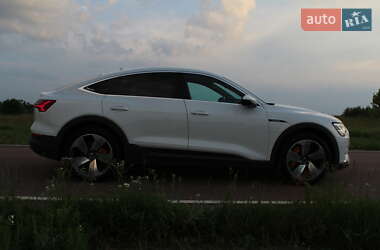 Внедорожник / Кроссовер Audi e-tron 2021 в 