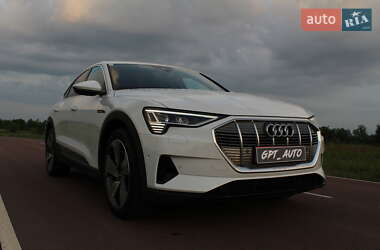 Внедорожник / Кроссовер Audi e-tron 2021 в 