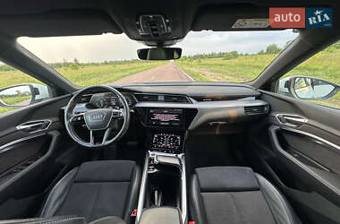 Внедорожник / Кроссовер Audi e-tron 2021 в 