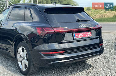 Внедорожник / Кроссовер Audi e-tron 2021 в 