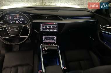 Внедорожник / Кроссовер Audi e-tron 2020 в 