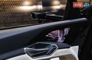 Позашляховик / Кросовер Audi e-tron 2019 в 