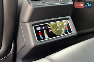 Внедорожник / Кроссовер Audi e-tron 2019 в 