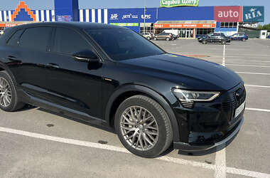 Внедорожник / Кроссовер Audi e-tron 2020 в 