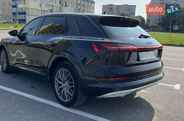 Внедорожник / Кроссовер Audi e-tron 2020 в 