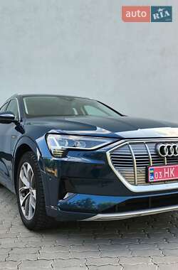 Внедорожник / Кроссовер Audi e-tron 2021 в 