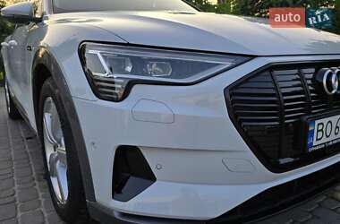 Внедорожник / Кроссовер Audi e-tron 2022 в 