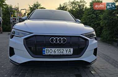 Внедорожник / Кроссовер Audi e-tron 2022 в 