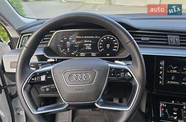 Внедорожник / Кроссовер Audi e-tron 2022 в 