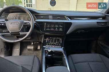 Внедорожник / Кроссовер Audi e-tron 2022 в 