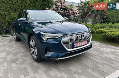 Внедорожник / Кроссовер Audi e-tron 2022 в 