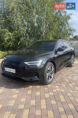 Внедорожник / Кроссовер Audi e-tron 2020 в 