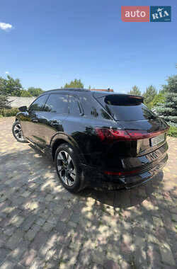 Внедорожник / Кроссовер Audi e-tron 2020 в 