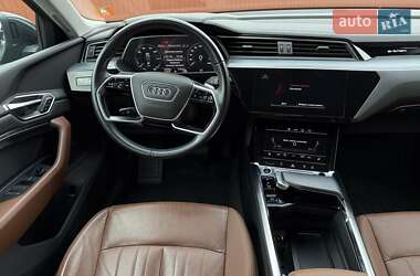 Внедорожник / Кроссовер Audi e-tron 2021 в 