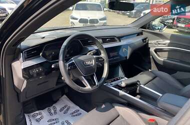 Внедорожник / Кроссовер Audi e-tron 2021 в 