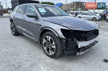 Внедорожник / Кроссовер Audi e-tron 2022 в 