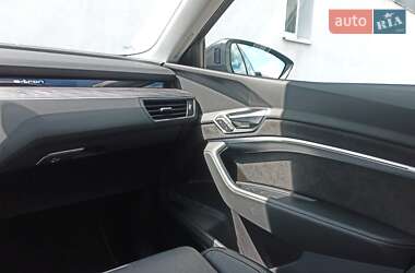 Внедорожник / Кроссовер Audi e-tron 2020 в 
