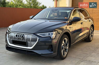Внедорожник / Кроссовер Audi e-tron 2021 в 