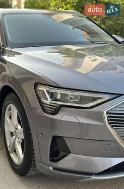 Внедорожник / Кроссовер Audi e-tron 2019 в 