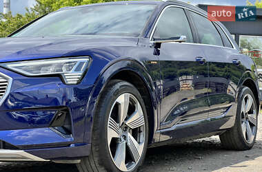 Внедорожник / Кроссовер Audi e-tron 2021 в 