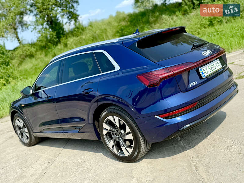 Внедорожник / Кроссовер Audi e-tron 2021 в 