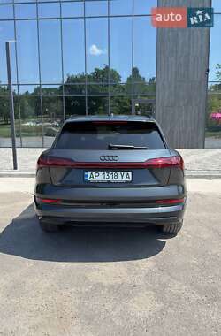 Внедорожник / Кроссовер Audi e-tron 2019 в 