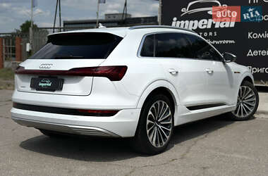 Внедорожник / Кроссовер Audi e-tron 2019 в 