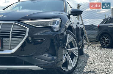 Внедорожник / Кроссовер Audi e-tron 2022 в 