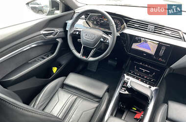Внедорожник / Кроссовер Audi e-tron 2022 в 