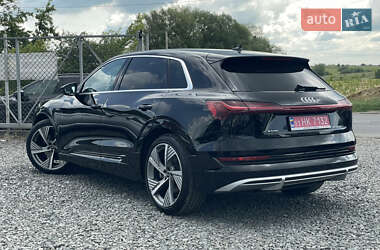 Внедорожник / Кроссовер Audi e-tron 2022 в 