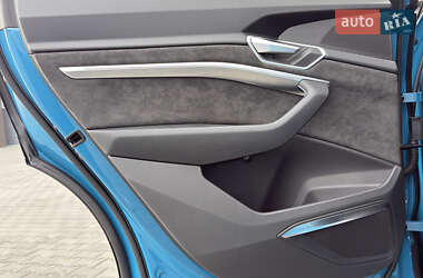 Внедорожник / Кроссовер Audi e-tron 2020 в 