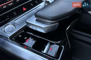 Внедорожник / Кроссовер Audi e-tron 2019 в 