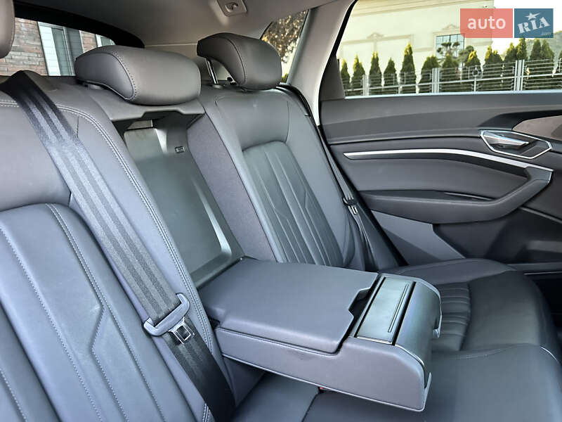 Внедорожник / Кроссовер Audi e-tron 2019 в Мукачево