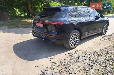 Внедорожник / Кроссовер Audi e-tron 2021 в 