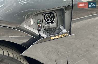 Внедорожник / Кроссовер Audi e-tron 2019 в 