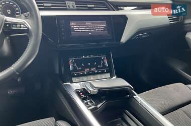 Внедорожник / Кроссовер Audi e-tron 2019 в 