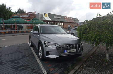 Внедорожник / Кроссовер Audi e-tron 2019 в 