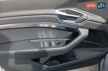Внедорожник / Кроссовер Audi e-tron 2019 в 