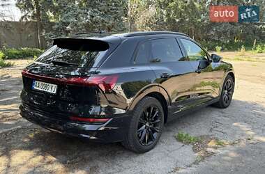 Внедорожник / Кроссовер Audi e-tron 2020 в 