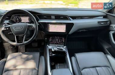 Внедорожник / Кроссовер Audi e-tron 2020 в 