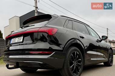 Внедорожник / Кроссовер Audi e-tron 2022 в 